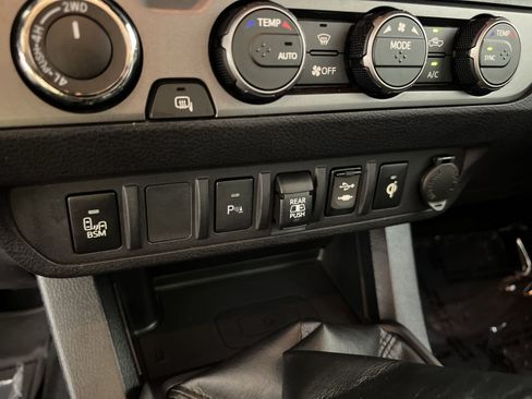 Used 2019 Toyota Tacoma TRD Pro AWD/4WD image 40