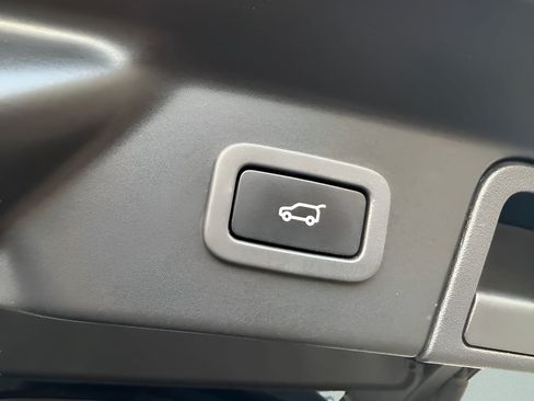 Used 2020 Land Rover Range Rover Velar S AWD/4WD image 22