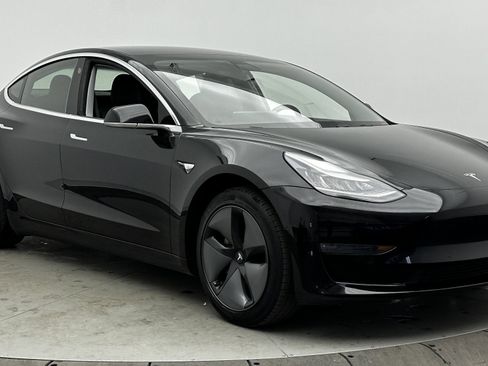 Used 2019 Tesla Model 3 Standard Range Plus image 3
