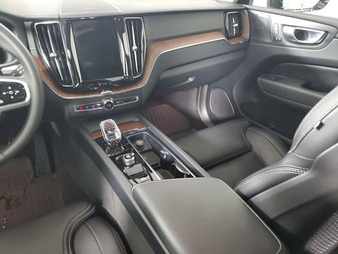 Certified 2024 Volvo XC60 B5 Ultimate w/ Protection Package Premier AWD/4WD image 19
