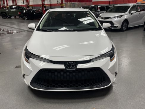 Certified 2022 Toyota Corolla LE image 3