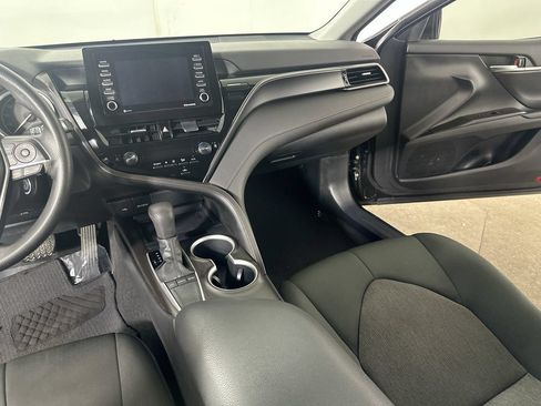 Used 2022 Toyota Camry LE FWD image 21