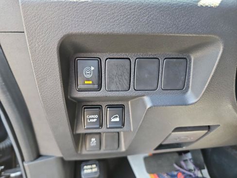 Used 2025 Nissan Frontier SV AWD/4WD image 24