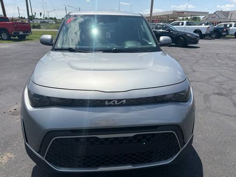 Used 2024 Kia Soul LX w/ Option Group 015 FWD image 2