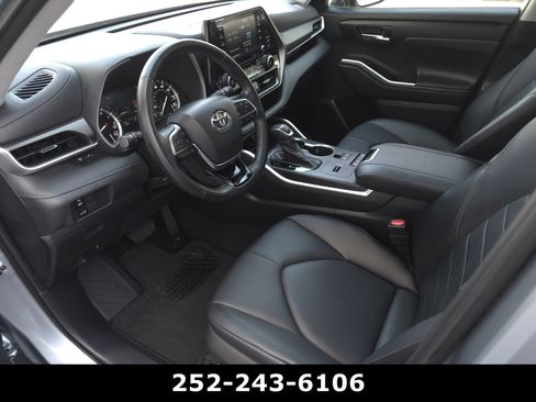 Used 2021 Toyota Highlander XLE image 9