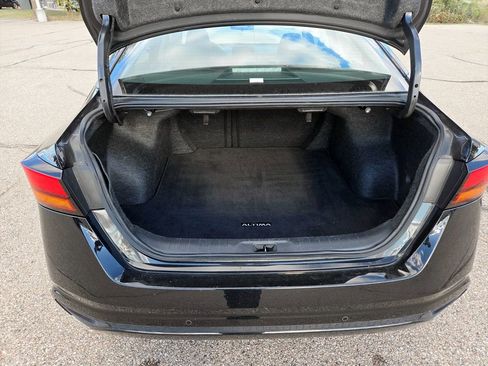 Used 2024 Nissan Altima 2.5 SV image 32