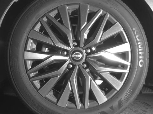 Used 2025 Nissan Altima 2.5 SV FWD image 14
