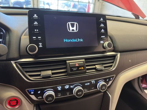 Used 2018 Honda Accord Touring image 18