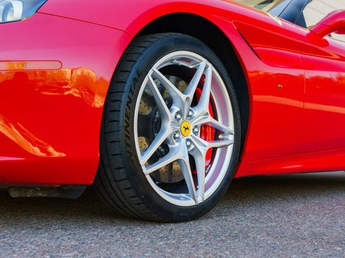 Used 2015 Ferrari California T RWD image 43