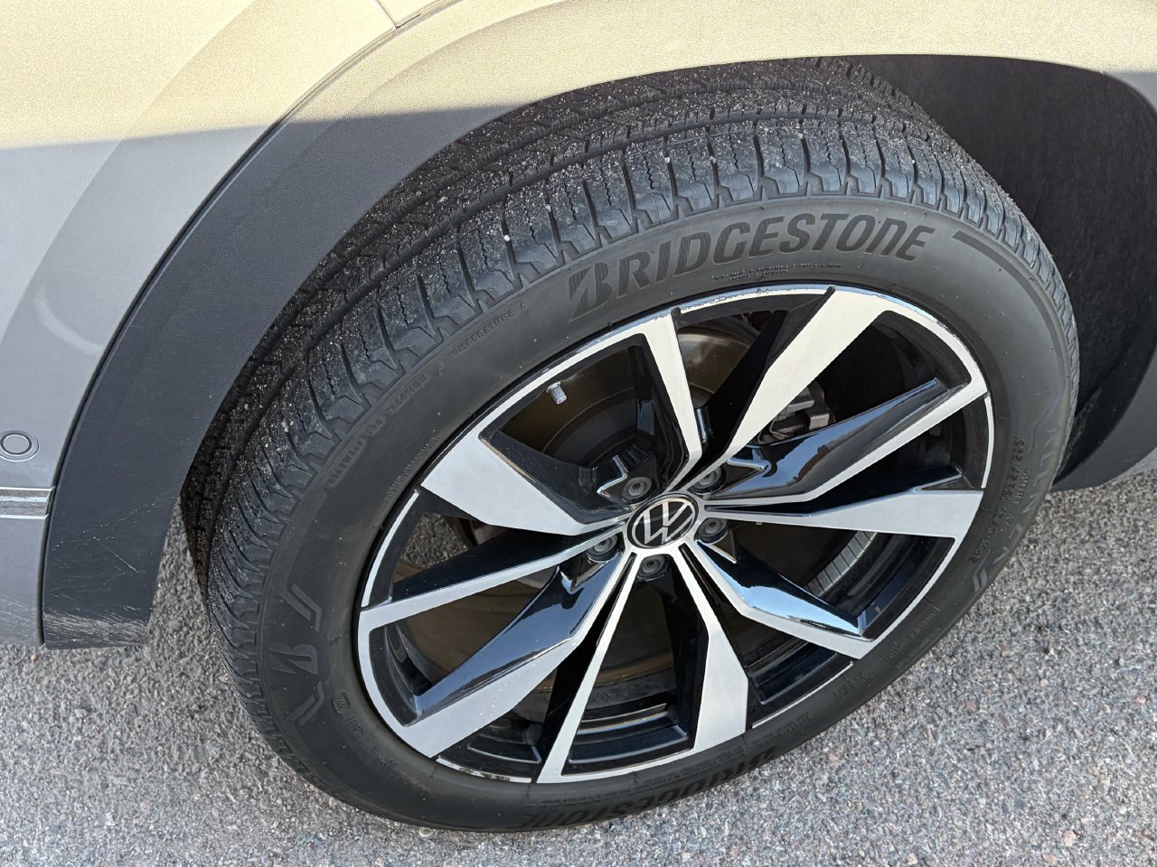 Used 2024 Volkswagen Atlas Cross Sport SEL Premium R-Line AWD/4WD image 9
