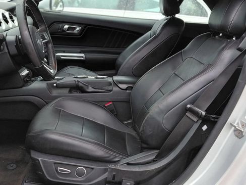 Used 2016 Ford Mustang Premium RWD image 4