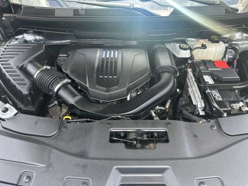 Used 2025 Chevrolet Traverse LT FWD image 32