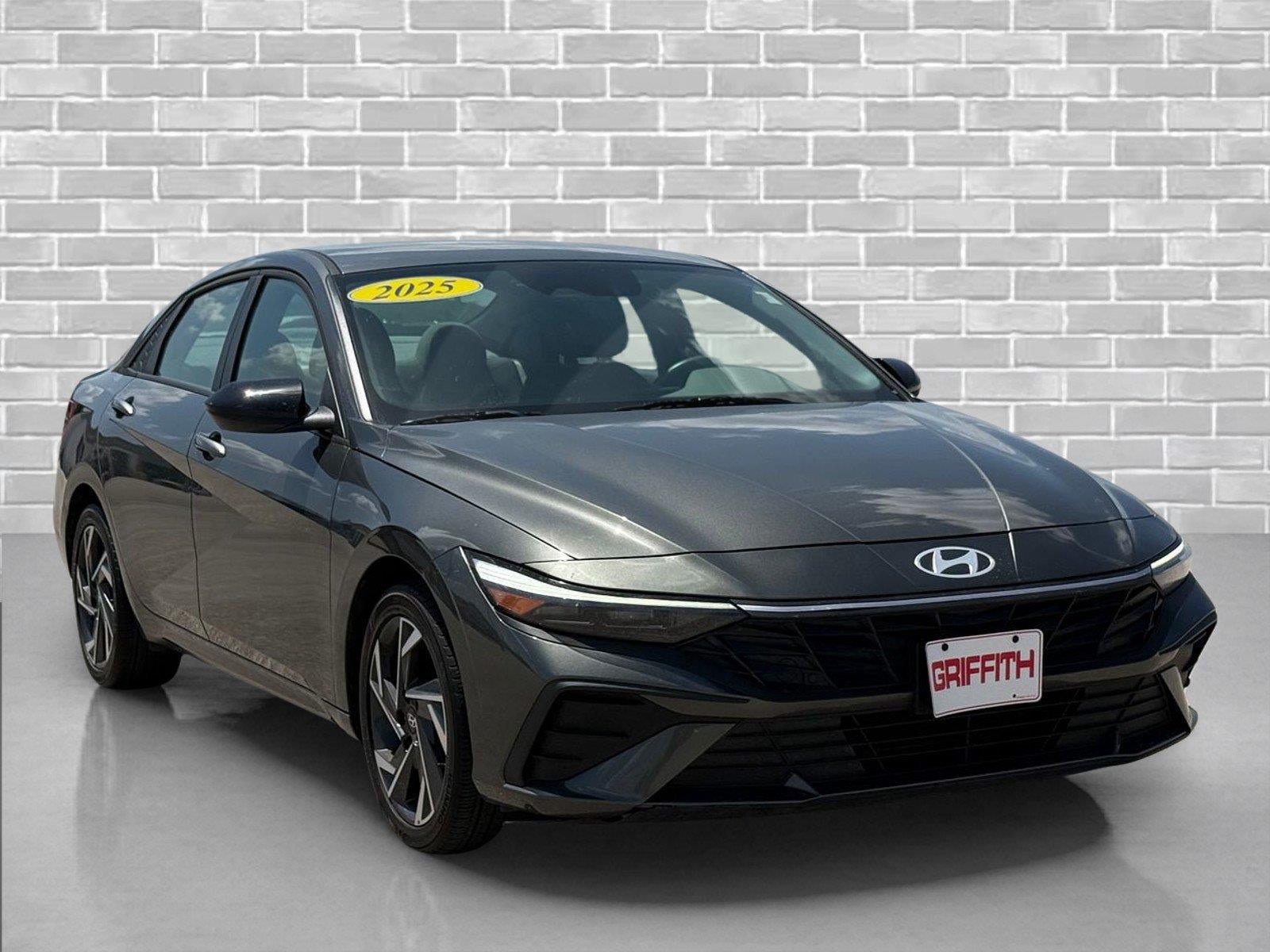 Used 2025 Hyundai Elantra Sport FWD image 3