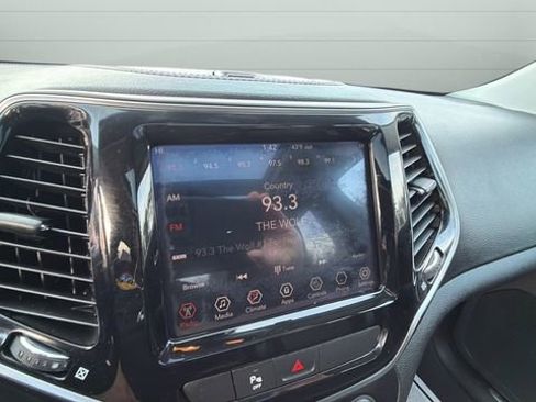 Used 2019 Jeep Cherokee Limited w/ Trailer Tow Group image 13