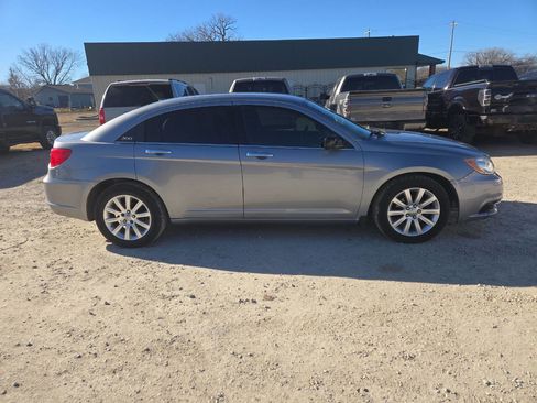 Used 2014 Chrysler 200 Limited image 2