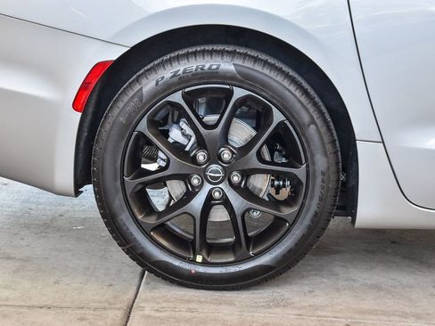 New 2026 Chrysler Pacifica Limited w/ S Appearance Package FWD image 11