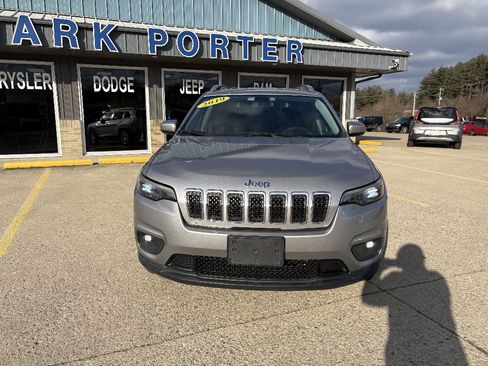 Used 2019 Jeep Cherokee Latitude w/ Cold Weather Group image 8