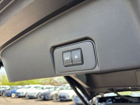 Used 2025 Nissan Rogue SV FWD image 23