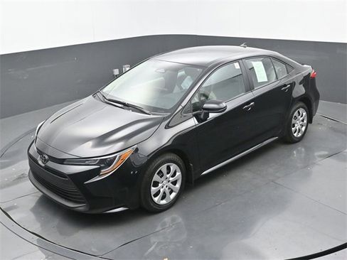 Used 2026 Toyota Corolla LE image 30