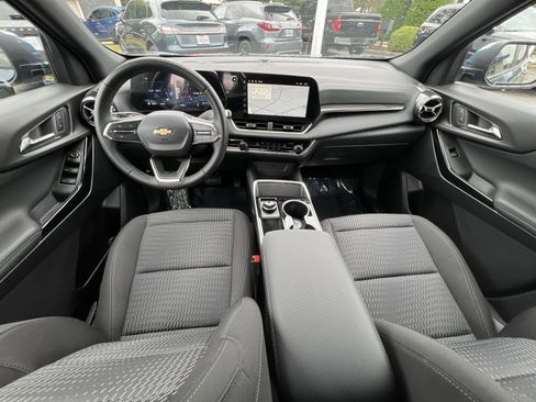 Used 2026 Chevrolet Equinox LT w/ Safety and Technology Package AWD/4WD image 2