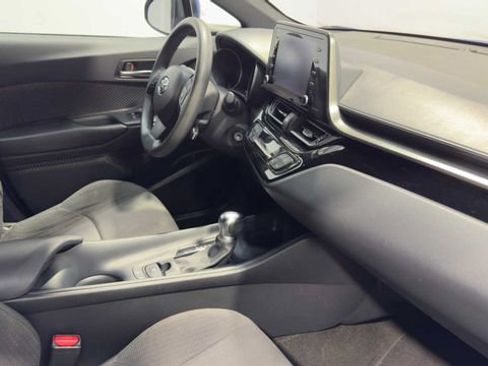 Used 2019 Toyota C-HR LE FWD image 11