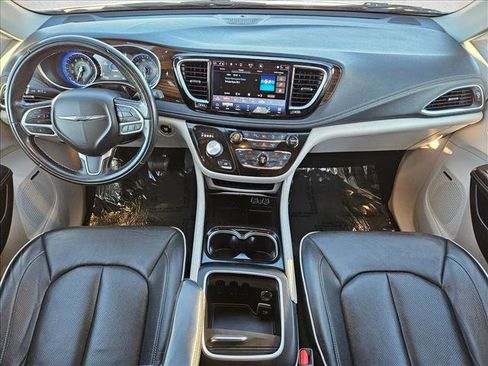Used 2022 Chrysler Pacifica Limited image 16