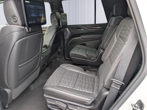 Used 2024 Cadillac Escalade Sport Platinum w/ LPO, ONYX Package AWD/4WD image 18