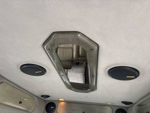 Used 2004 Chevrolet Express 1500 RWD image 19