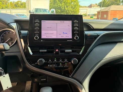 Used 2021 Toyota Camry LE FWD image 22