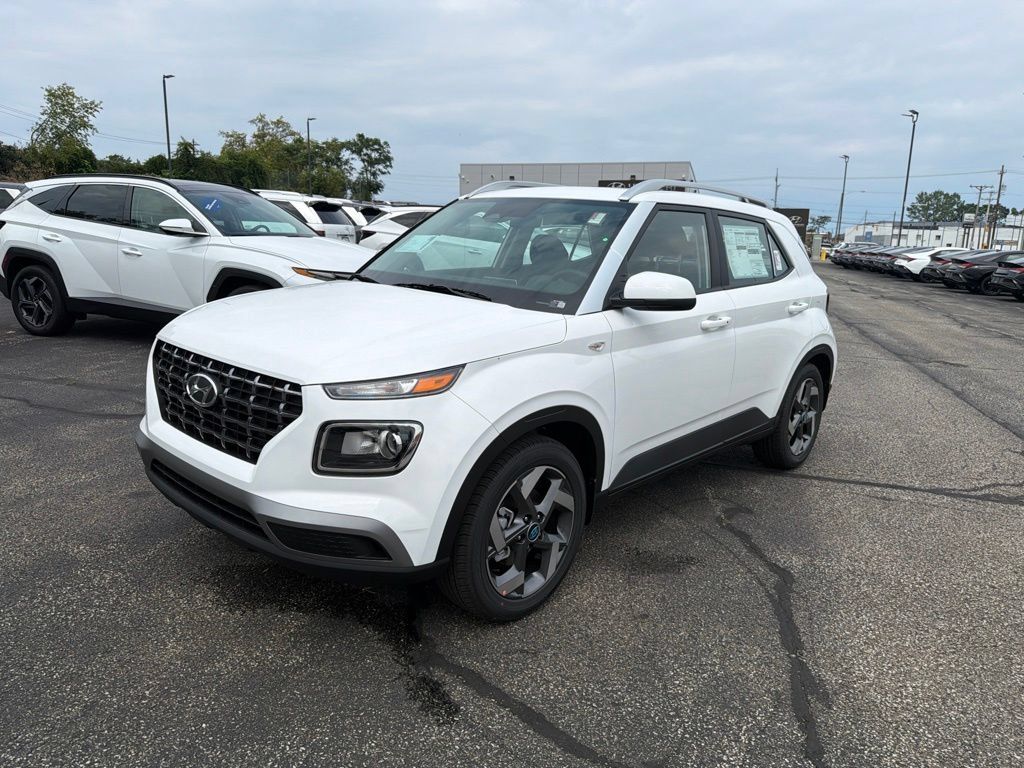 New 2026 Hyundai Venue SEL FWD image 3