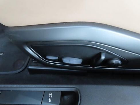 Used 2022 Porsche 911 Carrera 4 AWD/4WD image 33