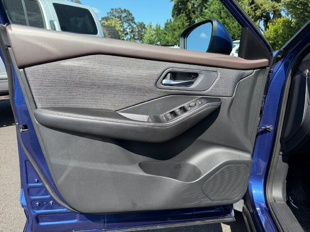 Used 2022 Nissan Rogue SV AWD/4WD image 20