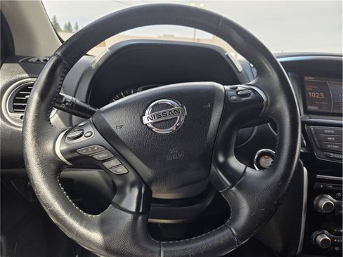 Used 2015 Nissan Pathfinder SV AWD/4WD image 17