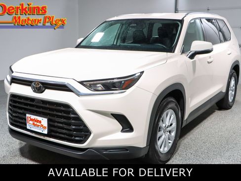 Used 2024 Toyota Grand Highlander XLE image 1