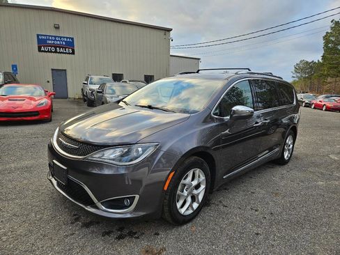 Used 2020 Chrysler Pacifica Limited image 1