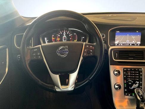 Used 2018 Volvo S60 T5 Inscription image 5