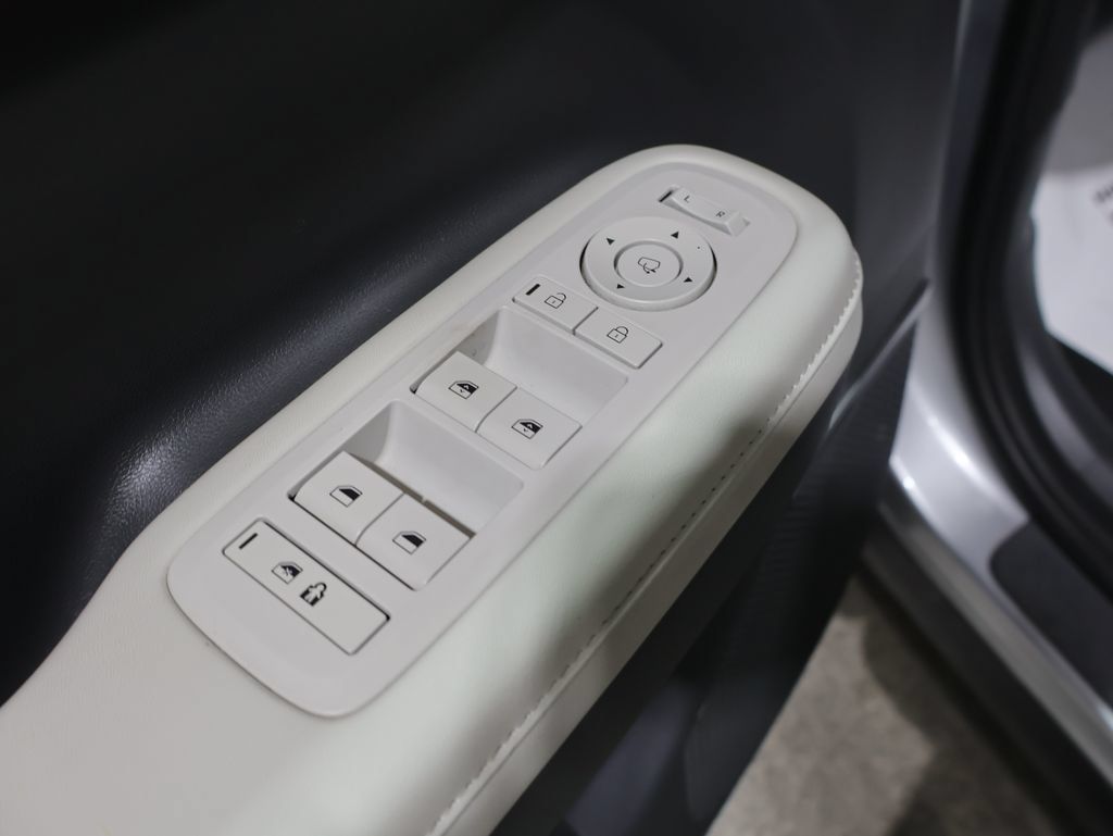 Used 2024 Hyundai Santa Fe Limited AWD/4WD image 14