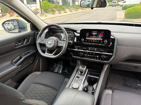 Used 2024 Nissan Pathfinder SV AWD/4WD image 35