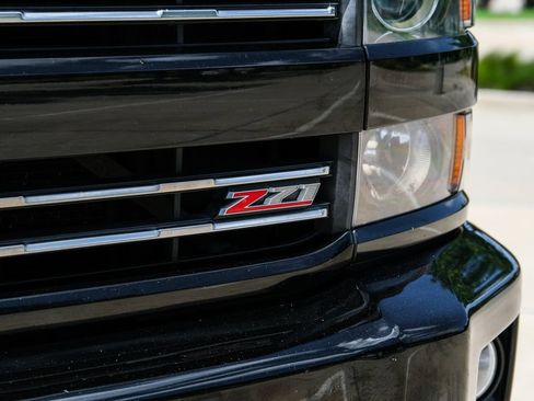 Used 2019 Chevrolet Silverado 2500 LTZ w/ Duramax Plus Package AWD/4WD image 4