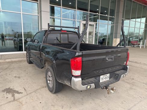 Used 2016 Toyota Tacoma TRD Sport image 8