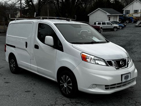 Used 2019 Nissan NV200 SV w/ Navigation Package FWD image 3