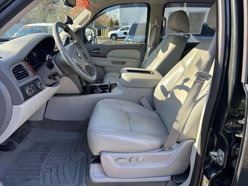 Used 2013 Chevrolet Avalanche LTZ image 12