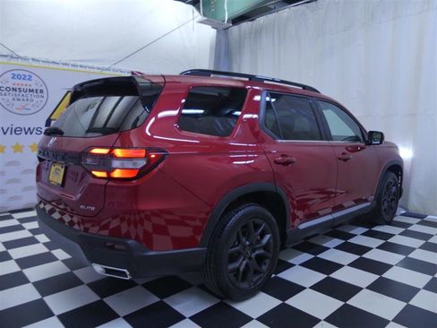 Used 2025 Honda Pilot Elite image 6