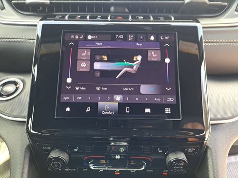 New 2025 Jeep Grand Cherokee L Altitude image 4