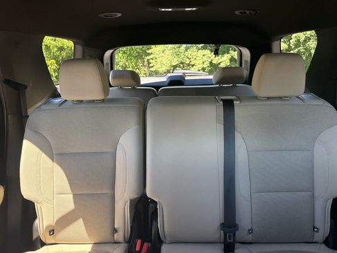 Used 2022 Chevrolet Traverse LS AWD/4WD image 15