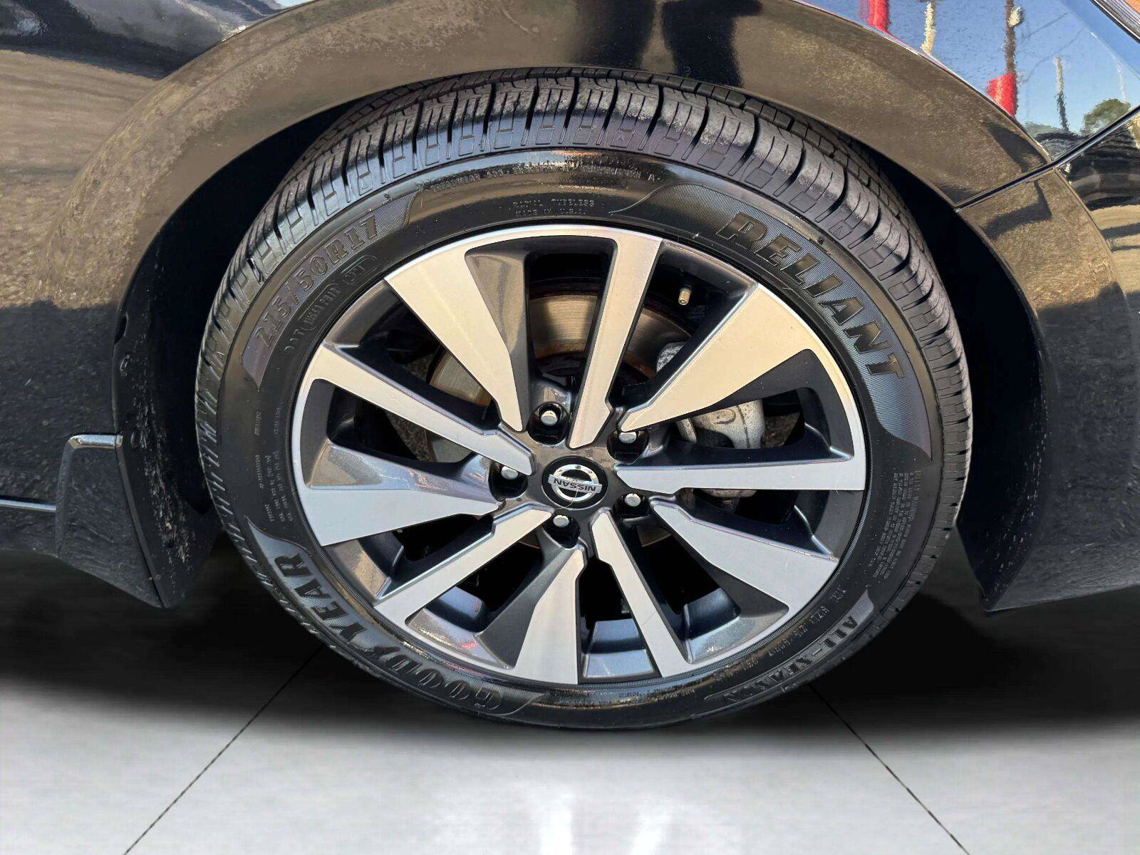 Used 2021 Nissan Sentra SV w/ SV Premium Package FWD image 55