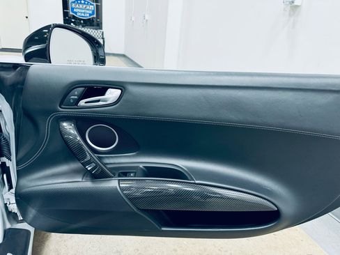 Used 2012 Audi R8 V10 w/ Enhanced Leather Pkg image 31