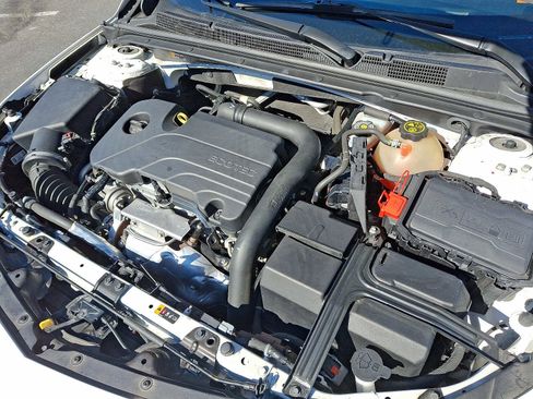 Used 2022 Chevrolet Malibu LT w/ Leather Package image 27