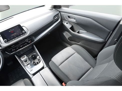 Used 2024 Nissan Rogue SV FWD image 28