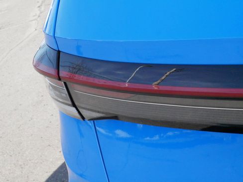 Certified 2025 Volkswagen Taos SE AWD/4WD image 17